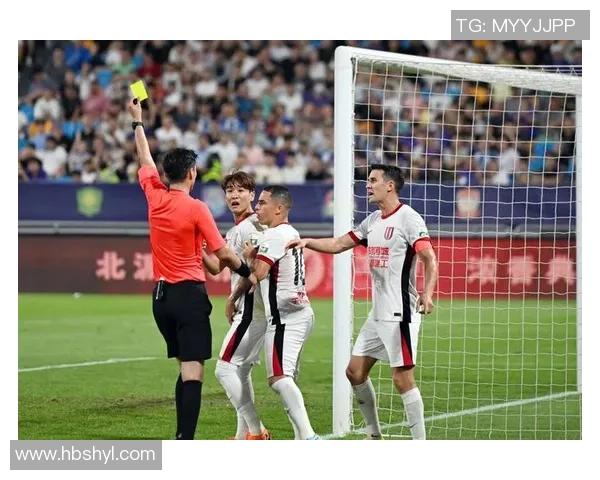 足球球星场上语言风采中超赛场互动与精神面貌解析 足球球星场上语言风采中超赛场互动与精神面貌解析