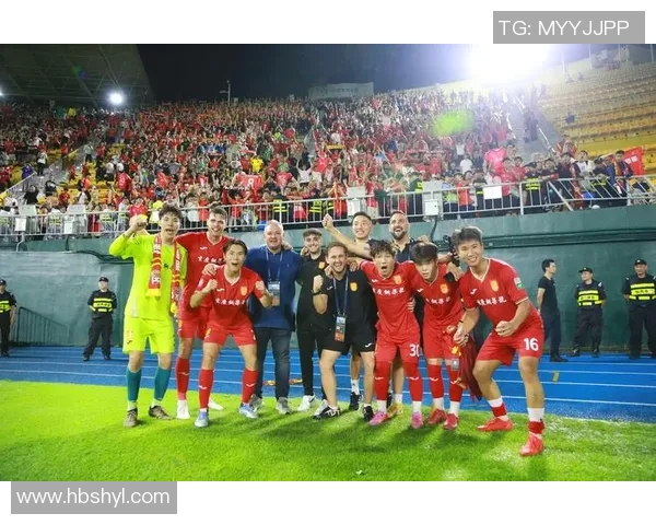 身高1米75的足球球星在全球足坛的传奇之路与成就分析